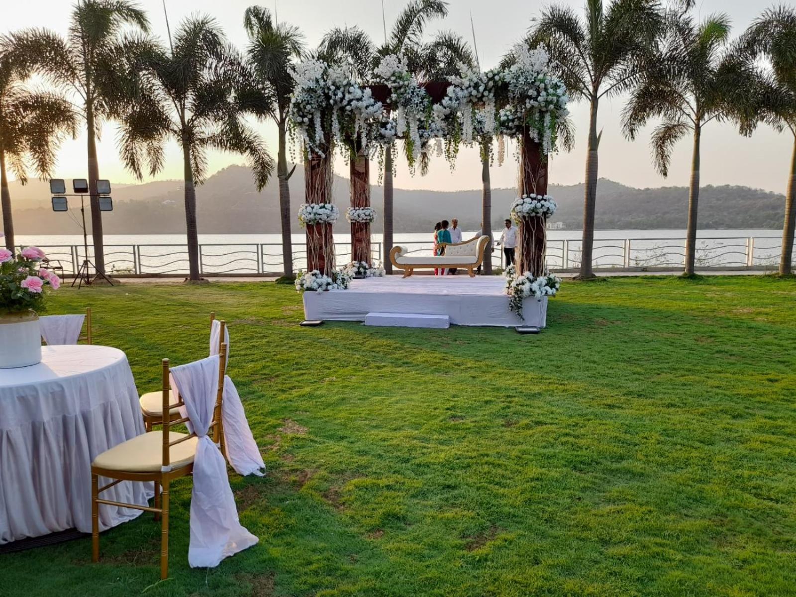 Aquarius Resort Gorhe Khurd Dış mekan fotoğraf
